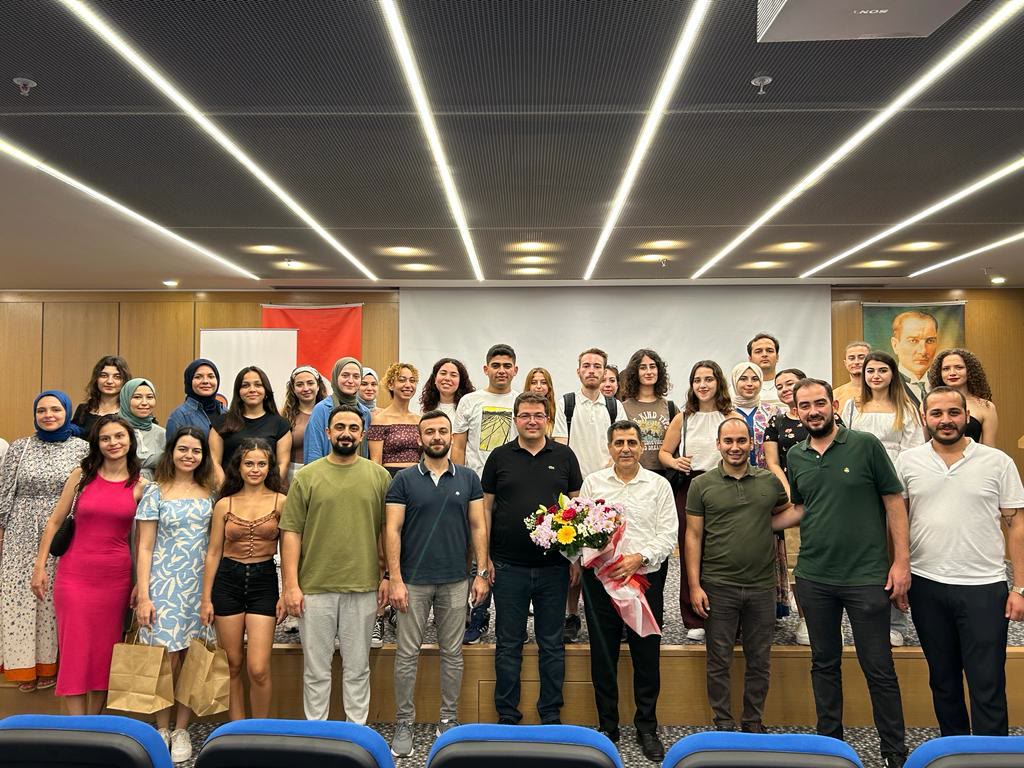 Selçuk Ecza Deposu gezisi grup fotoğrafı